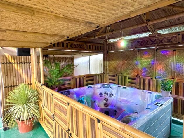 Abri spa et cuisine d'été en bambou